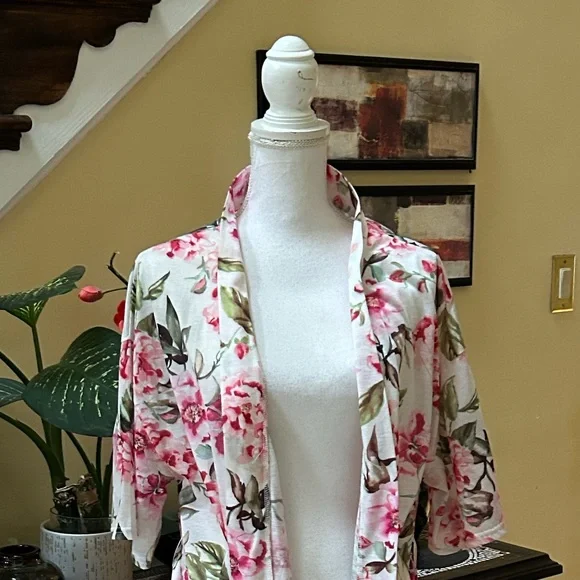 Show Me Your Mu Mu Women’s Pink Floral Brie Robe Garden of Bloom One Size - Picture 7 of 16
